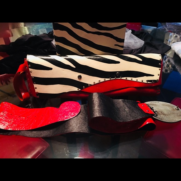 Matching Cowhide Leather Purse & Belt - Picture 5 of 6